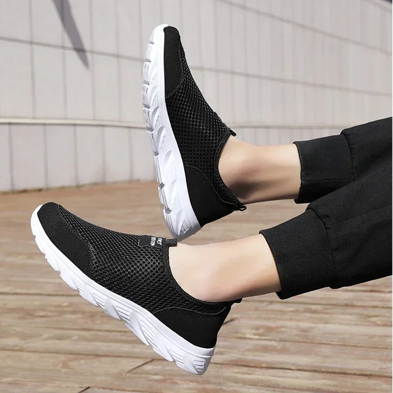 New Running Shoes for Men Breathable Sports Shoes Light Weight Fashion Summer Mesh Breathable Sneakers for Men Plus Size 38-47