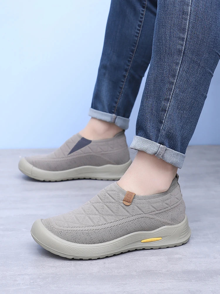 Men's casual shoes Wear comfortable shoes for many occasions breathable lightweight shoes that can be worn outside
