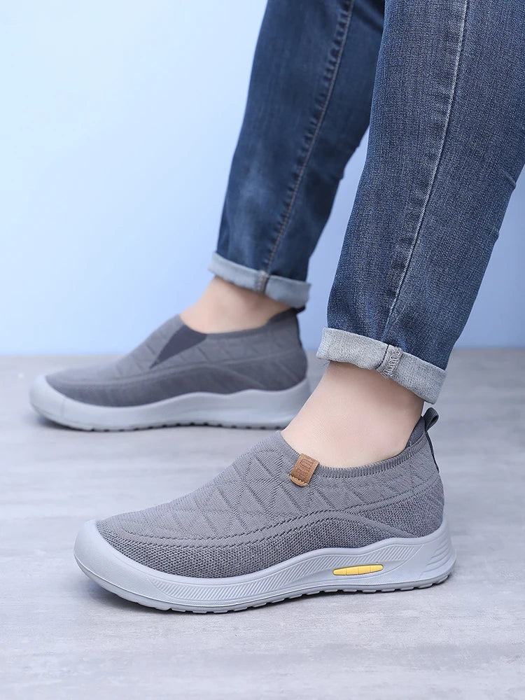 Men's casual shoes Wear comfortable shoes for many occasions breathable lightweight shoes that can be worn outside