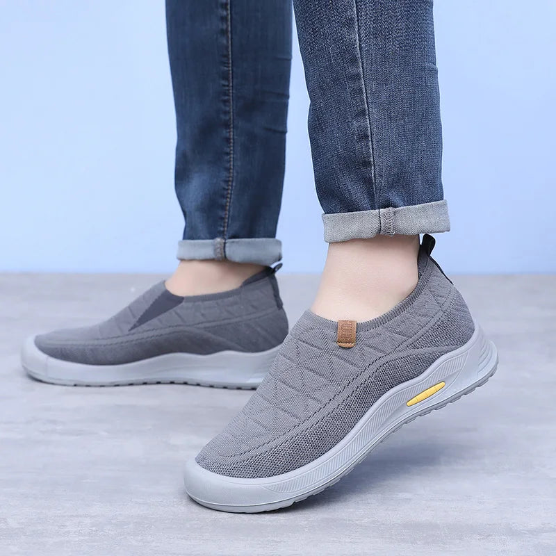 Men's casual shoes Wear comfortable shoes for many occasions breathable lightweight shoes that can be worn outside