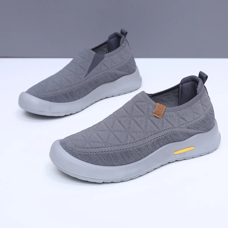 Men's casual shoes Wear comfortable shoes for many occasions breathable lightweight shoes that can be worn outside