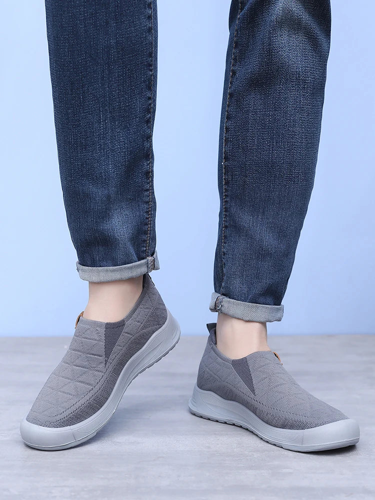 Men's casual shoes Wear comfortable shoes for many occasions breathable lightweight shoes that can be worn outside