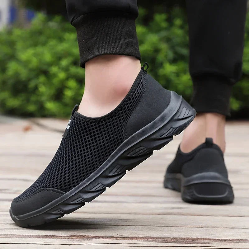 New Running Shoes for Men Breathable Sports Shoes Light Weight Fashion Summer Mesh Breathable Sneakers for Men Plus Size 38-47
