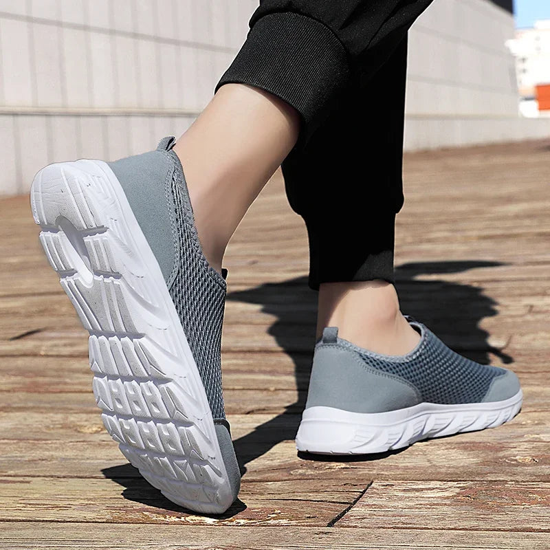 New Running Shoes for Men Breathable Sports Shoes Light Weight Fashion Summer Mesh Breathable Sneakers for Men Plus Size 38-47
