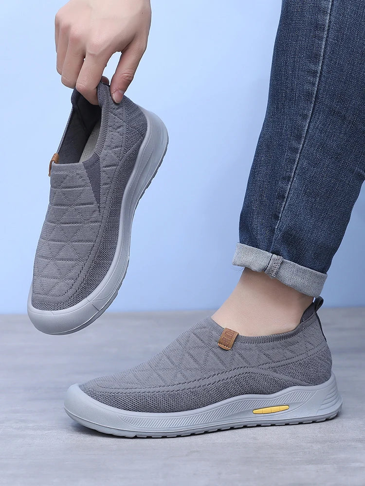 Men's casual shoes Wear comfortable shoes for many occasions breathable lightweight shoes that can be worn outside