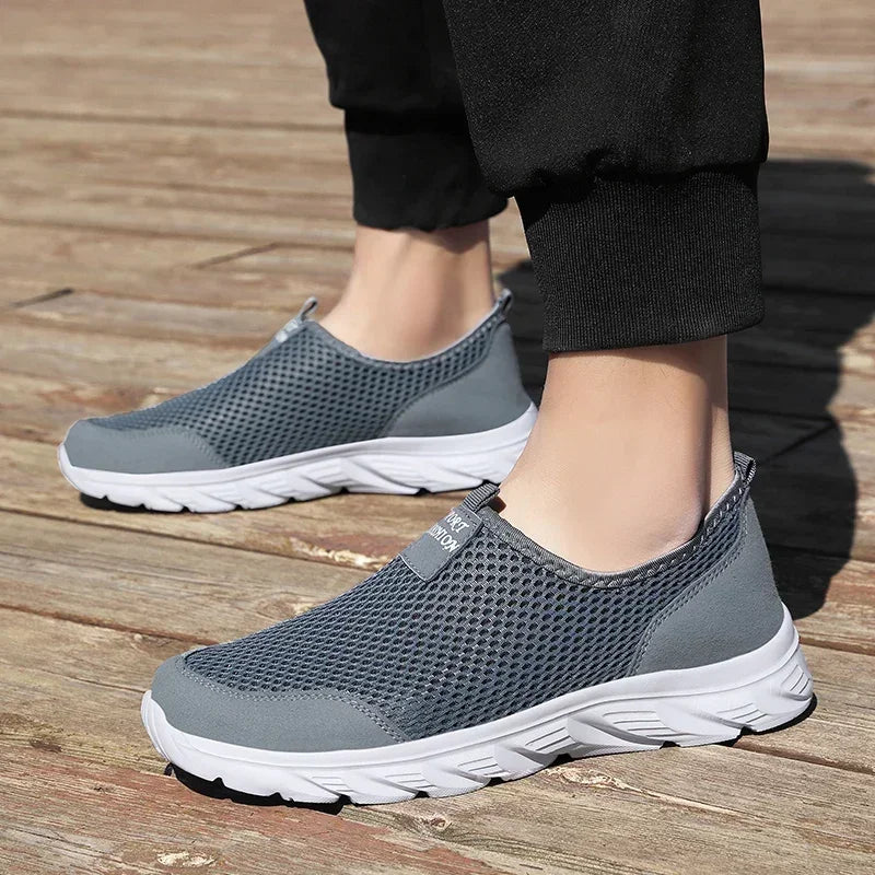 New Running Shoes for Men Breathable Sports Shoes Light Weight Fashion Summer Mesh Breathable Sneakers for Men Plus Size 38-47