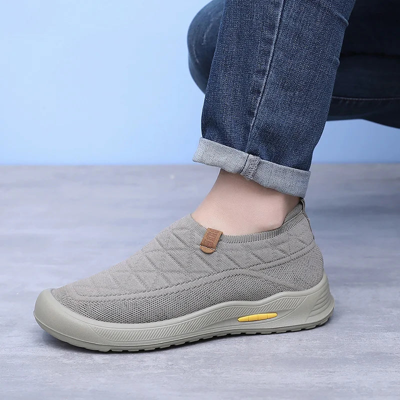 Men's casual shoes Wear comfortable shoes for many occasions breathable lightweight shoes that can be worn outside