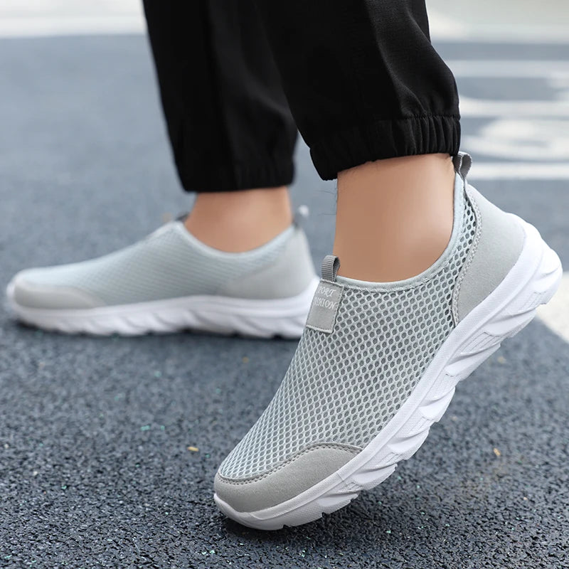 New Running Shoes for Men Breathable Sports Shoes Light Weight Fashion Summer Mesh Breathable Sneakers for Men Plus Size 38-47
