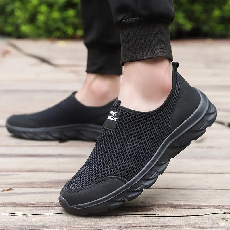 New Running Shoes for Men Breathable Sports Shoes Light Weight Fashion Summer Mesh Breathable Sneakers for Men Plus Size 38-47
